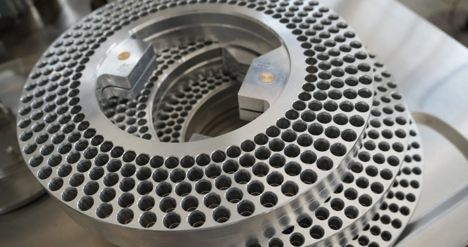 Semi-automatic capsule filling machine