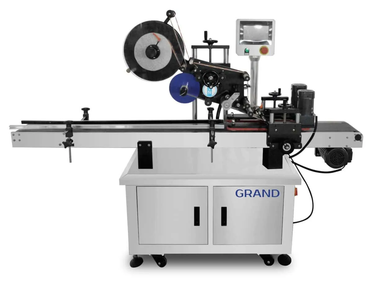 Flat labeling machine