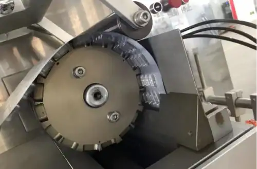 Blister packaging machine roller station