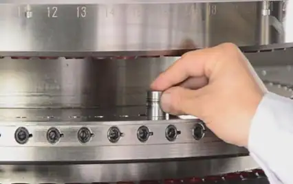 Change the mold directly by hand