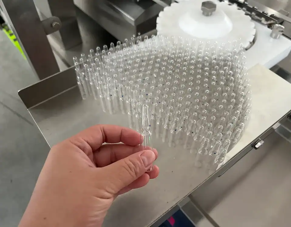 Dot-scored curved neck ampoule