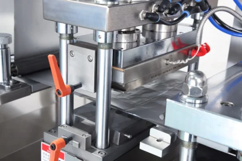 Heat sealing station (quick-connect mold)