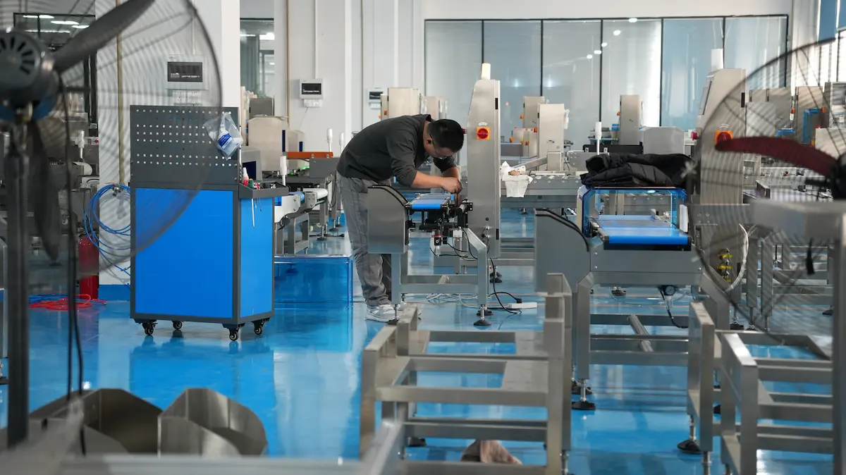 Production site - Our employees are assembling a metal detector.