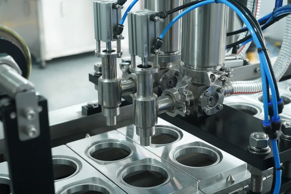 Detailed photos of the food (liquid) filling process